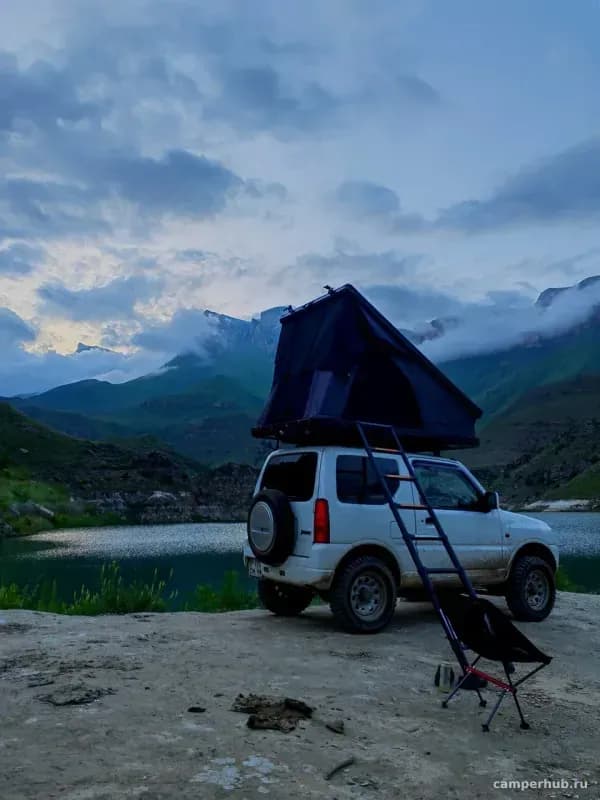 Внедорожник Suzuki Jimny с палаткой на крышу — фото 4