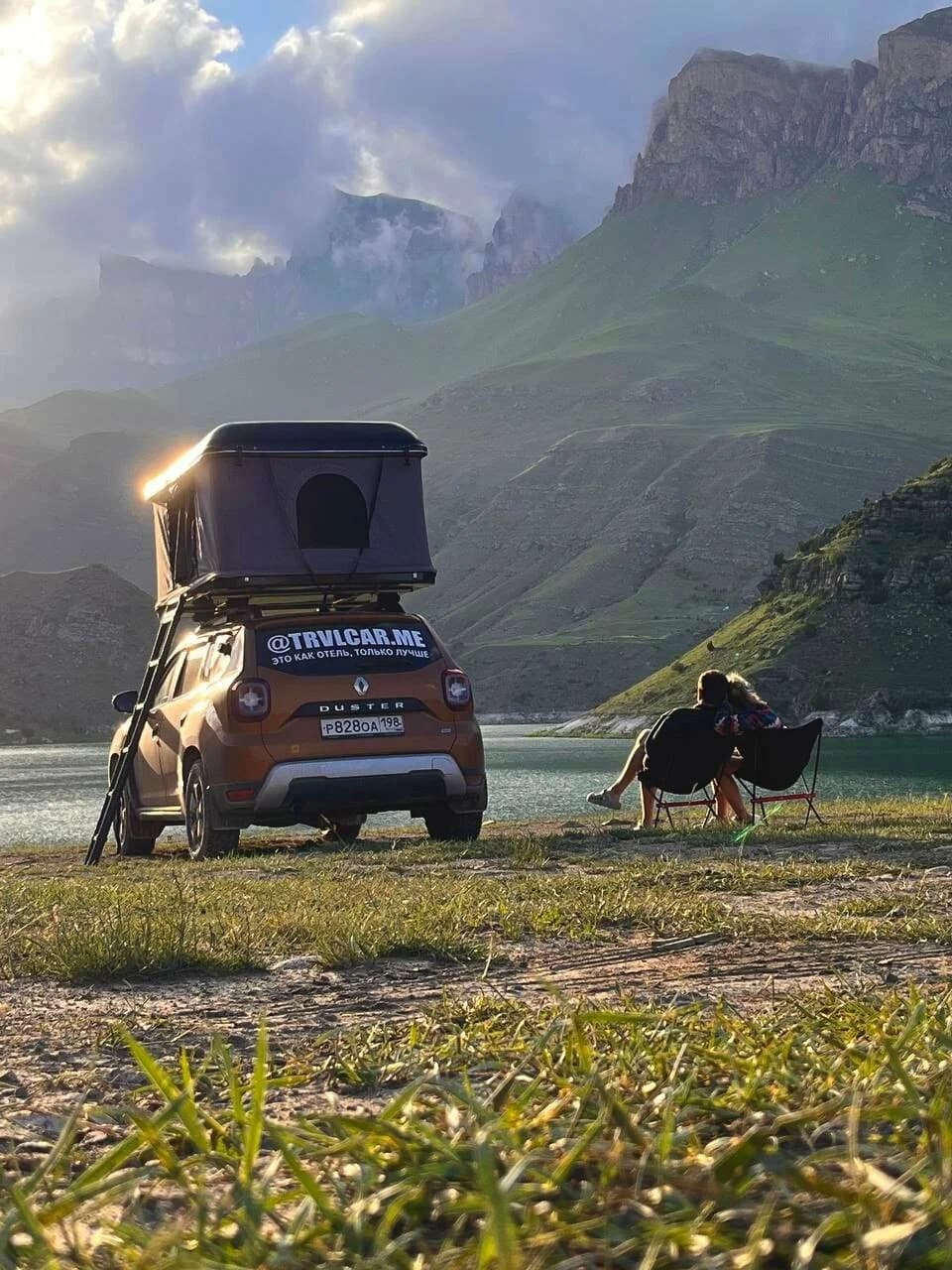Renault Duster с палаткой на крыше — фото 1